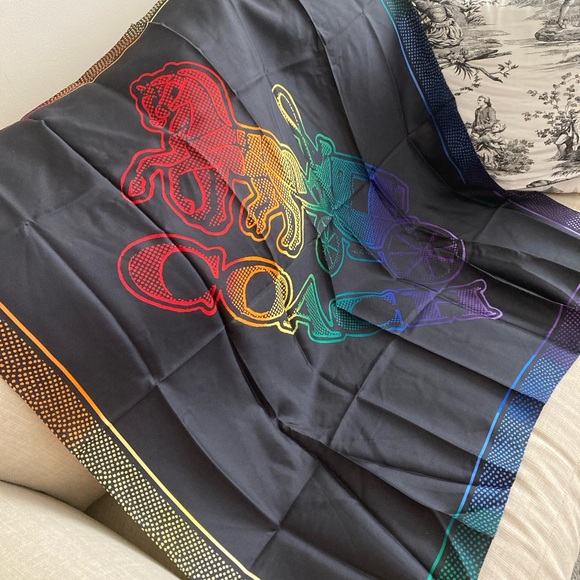 Brand new Coach 100% silk scarf with tag - Picture 3 of 8